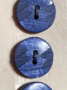 VTG Le Chic Plastic Buttons Pearly Blue Zig Zag Detail 2 Hole 5/8" 3 NEW on Card - Picture 1 of 4