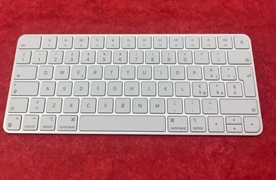Apple Magic Keyboard A2450 usb-c/lightning cable itilian silver - Image 1 of 2