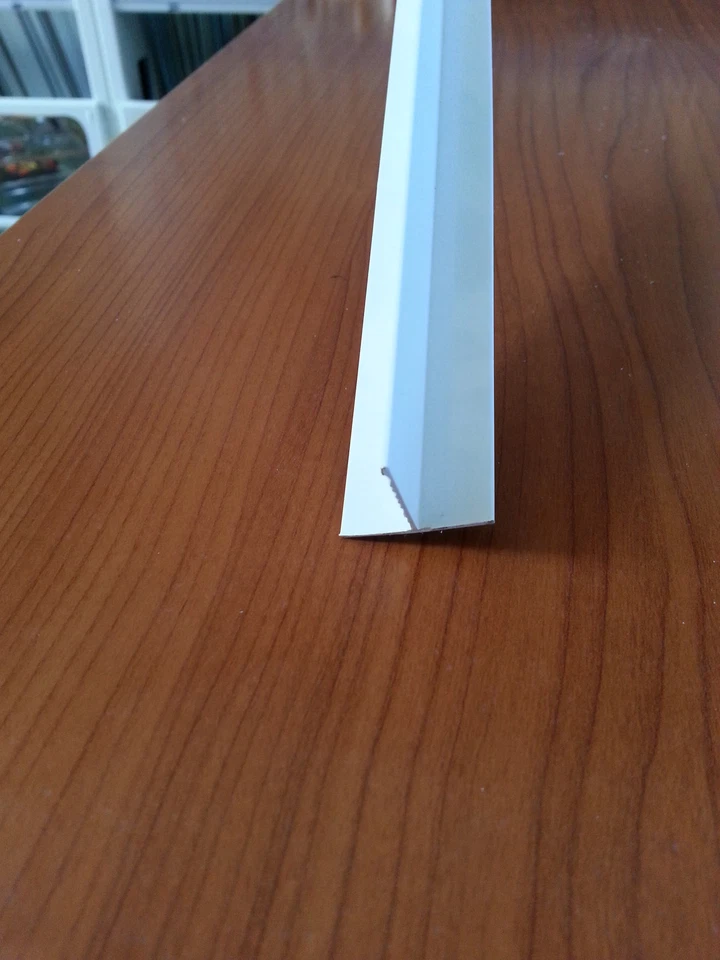 PROFILI IN PVC BIANCO A T MM 25X18X1 DA MT. 2 - Immagine 1 di 1