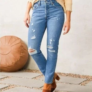 NWT Levi's 501 Original Skinny Leg Oxnard Destruction 24 X 28 - Picture 1 of 5