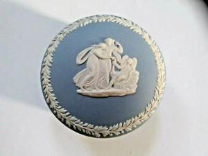 SCATOLA PORTAGIOIE IN DIASPRO BLU E BIANCO WEDGWOOD - Foto 1 di 3