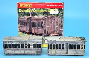 Hornby Skaledale R9790 - Spurweite OO - verfallene Reisebusse x 2 - Bild 1 von 10