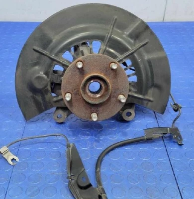 Toyota Camry 2012-2017 conjunto de nudillos de husillo de pasajero delantero derecho SE Sport Foto 1 de 4