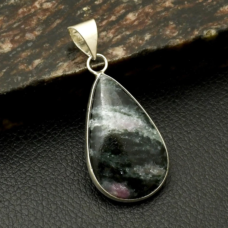 Joyería colgante étnica hecha a mano de piedras preciosas de zoisita rubí para año nuevo 1,8" AP-41694 Foto 1 de 1