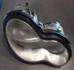 PHARE AVANT DROIT MERCEDES CLASSE C (W203) A2038200261 - Imagen 1 de 9