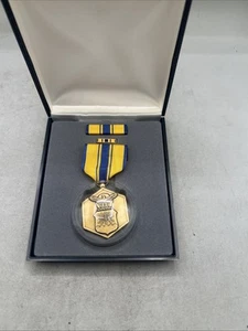 U.S. Air Force Commendation Medal Set in Presentation Case - Picture 1 of 12