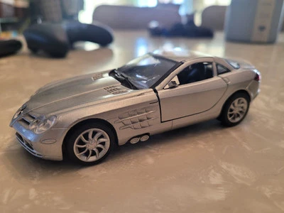 NEW RAY 1:32 SCALE MERCEDES BENZ SLR MCLAREN SILVER DIECAST METAL MODEL CAR - Image 1 of 4