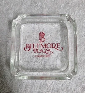 Cenicero vintage con letras granate Biltmore Plaza A Dunfey Hotel ¡EXCELENTE ESTADO USADO! - Imagen 1 de 2