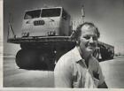 1980 Press Photo Gene Busby In Front Of Catco Truck   Spb10804