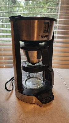 BUNN HG 8-CUP  PHASE BREW STAINLESS STEEL COFFEE MAKER WITH GLASS CARAFE - Image 1 of 4