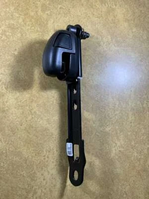 Soporte ajustador de cinturón de seguridad delantero derecho Jeep Renegade 2016-2019 07356523650 OEM Foto 1 de 4