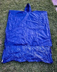 Poncho Campmor in nylon blu con cappuccio e bottoni a pressione - Paramus NJ - Foto 1 di 6