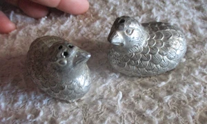 Anciens Petits Poivre et Sel Caille ou Perdrix en Etain Salière Poivrière - Imagen 1 de 4