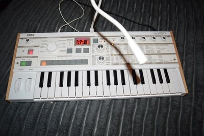KORG microKORG S MK-1S Analog Synthesizer Vocoder 37 Tasten Keyboard + Mikrofon - Bild 1 von 4