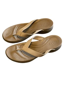 Womans Crocs Tan Sandals Size 9 - Picture 1 of 5