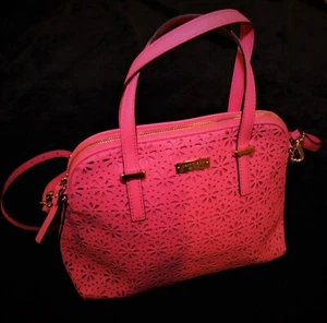 Neu mit Etikett Kate Spade Cedar Street Maise rosa perforiertes Leder Umhängetasche Geldbörse - Bild 1 von 8