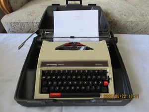Schreibmaschine Privileg 320 TR,Breitwagenschreibmaschine mit Koffer, - Afbeelding 1 van 6