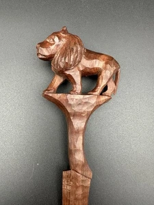 Aprilettera Leone legno intagliato a mano arte popolare vintage dettaglio intricato 9 3/4" - Foto 1 di 10