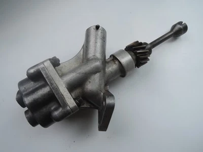 BOMBA DE ACEITE ALFA ROMEO 750 Giulietta Veloce usada original para reconstruir Foto 1 de 4