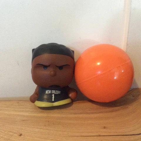 NBA 2022 Jumbo Squeezy Surprise~Zion Williamson~New Orleans Pelicans 5” Cover