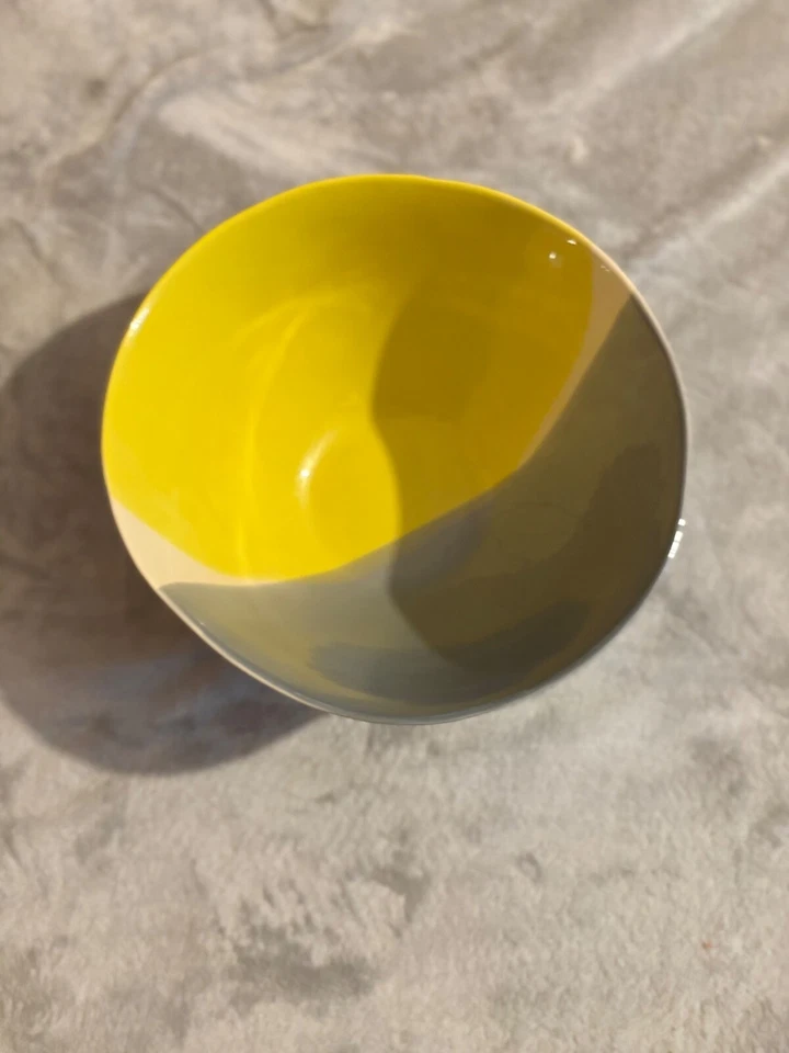 ENSALADERA MODERNA CAJA Y BARRIL 10" ONDA LIGERA REDONDA AMARILLO Y GRIS Foto 1 de 4