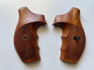 New Combat grips for Taurus Small M85, 94, 380, 605, 650, 651, 850, 856, 905 #02 - Picture 1 of 10