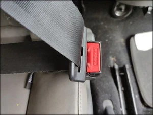 ANCRAGE CEINTURE AVD RENAULT TWINGO 2 PH 1 3P 878968235R - Bild 1 von 1
