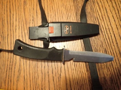 Cuchillo de buceo DACOR HI-TECH con correas usado Foto 1 de 4