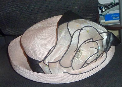 Sombrero para mujer Whittall & Shon Foto 1 de 4