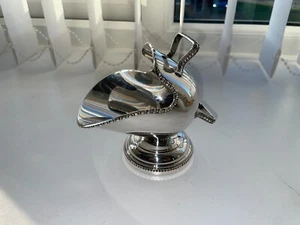 VINTAGE SILVER PLATED SUGAR SCUTTLE | HELMET SHAPED | HAND ENGRAVED | ENGLAND - Picture 1 of 10