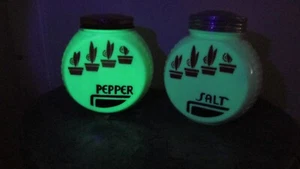 VTG FIRE-KING VITROCK RED FLOWER SALT AND PEPPER SHAKERS MILK GLASS URANIUM GLOW - Picture 1 of 10