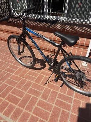 Bicicleta de montaña azul para hombre de 26 pulgadas Foto 1 de 4