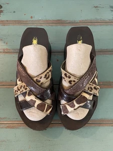 Volatile braune Damen-Sandalen/Flip-Flops mit Tiermotiv Größe 7-1/2 (EUC) - Bild 1 von 8