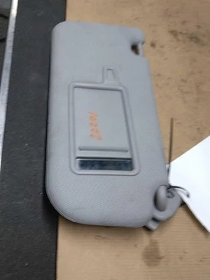 2016 KIA RIO Right Sun Visor Silver OEM 398949 97K Miles - Quality Used Part Foto 1 de 4