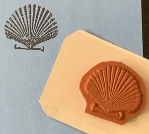 Fred B Mullett Small Scallop Seashell Cling Rubber Stamp - Picture 1 of 2