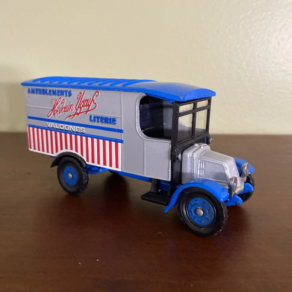 Vintage Corgi Classics Ameublements Literie Valognes Renault Van Diecast - Image 1 of 4