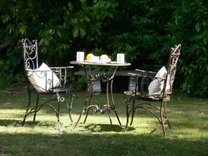 HAMPTON GARDEN set 2 ARM CHAIR + table WROUGHT IRON OUTDOOR antique brown NEW - Picture 1 of 11