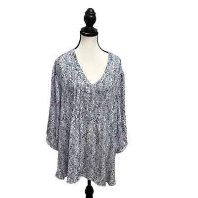 玫瑰 + Olive 2X 花卉印花 V 领衬衫纽扣 3/4 袖上衣 — 第 1/4 张图片