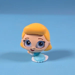 Disney Doorables Remember When - Baby Cinderella - 4 cm/1,5 pulgadas caja abierta/suelta - Imagen 1 de 2
