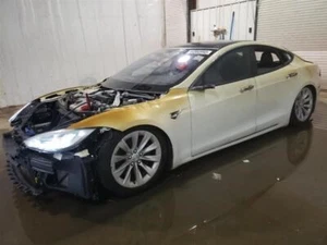 TESLA S 2018 Front Knee 5186614 - Foto 1 di 12