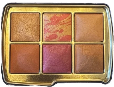 New Hourglass Limited Holiday Ambient Lightning Edit Palette Fox In Box - Image 1 of 2