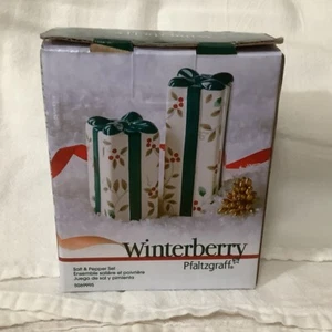Pfaltzgraff Winterberry Salt & Pepper Shaker Set Christmas Presents Green Bow - Picture 1 of 3