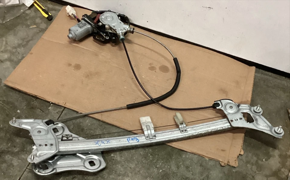 02-10 LEXUS SC430 REGULADOR VENTANA LATERAL DERECHO PASAJERO DELANTERO CON MOTOR OEM Foto 1 de 1