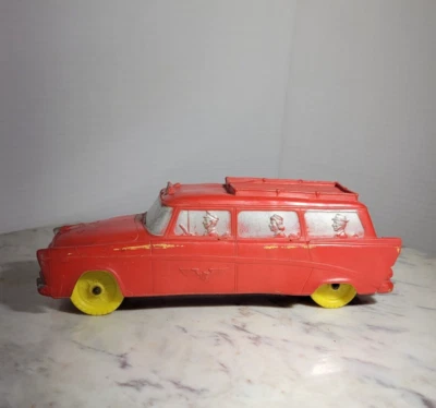 Estación de transporte del aeropuerto de Plymouth 1956 vagón rojo goma castaño rojizo hecho en EE. UU. Foto 1 de 4