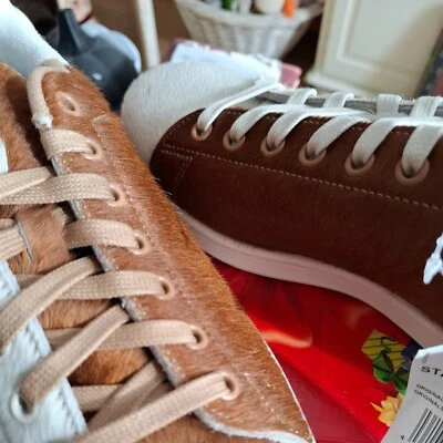 *Nuovo con scatola* Adidas x Gremlins 'Christmas Monster' Stan Smith UK10 MOLTO RARO - Immagine 1 di 4