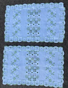 White Green Lace Eyelet 2 Placemats Dresser Scarves Doilies Scarf Doily Floral - Picture 1 of 4