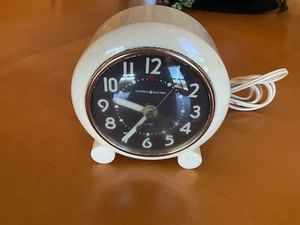 1947 General Electric Model 7H160 Clock - Picture 1 of 5