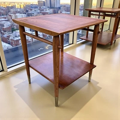 Elegant Robsjohn Gibbings Style Brass Tipped Walnut Copenhagen Lane Side Table - Image 1 of 4