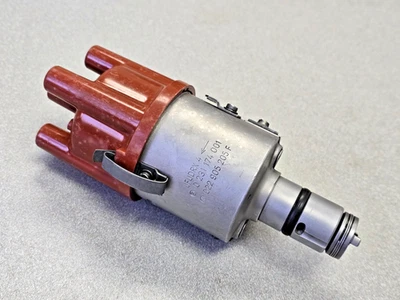 VERY NICE USED ORIGINAL BOSCH JFUDRX4 PORSCHE 914 1.7 IGNITION DISTRIBUTOR 030 - Image 1 of 4