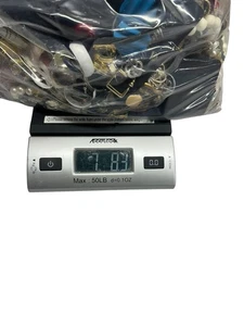 De colección. Lote de 7 libras de piezas de joyería collares broches alfileres pulseras artesanía joyería - Imagen 1 de 12